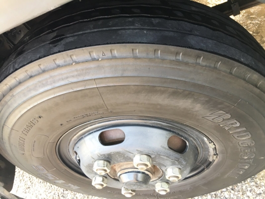 รถอีซูซุ 6 ล้อดั้ม FRR 210 แรงม้า  ปี 56.  ( รถวิ่ง 8x,xxx กม. )     สนใจติดต่อ  081 - 6079515