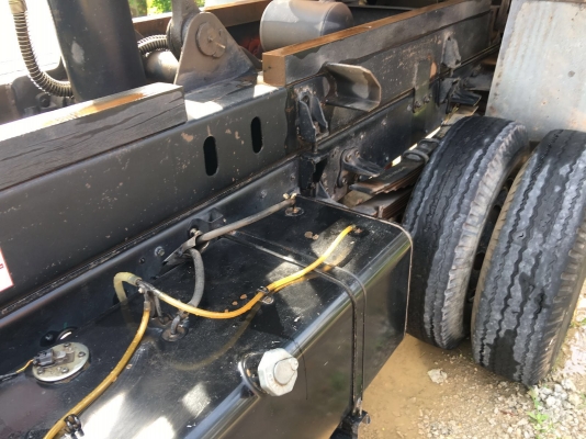 รถอีซูซุ 6 ล้อดั้ม FRR 210 แรงม้า  ปี 56.  ( รถวิ่ง 8x,xxx กม. )     สนใจติดต่อ  081 - 6079515