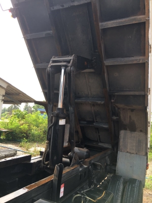 รถอีซูซุ 6 ล้อดั้ม FRR 210 แรงม้า  ปี 56.  ( รถวิ่ง 8x,xxx กม. )     สนใจติดต่อ  081 - 6079515