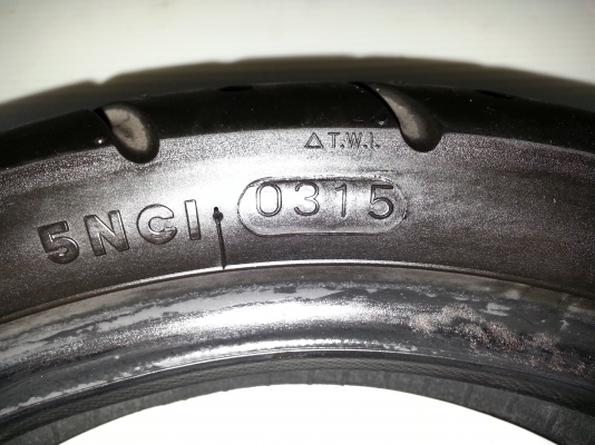 ขายยาง MAXXIS ติดรถใหม่ GRAND FILANO สภาพดี 2 เส้น ปี 15 ขายยาง MAXXIS ติดรถใหม่ GRAND FILANO สภาพดี 2 เส้น ปี 15