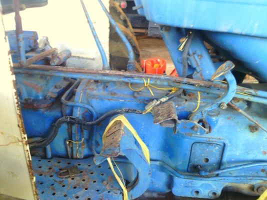 ขายรถไถ FORD 6610 2 เพลา ดุมเรียบ ใบมีดดันหน้า ไม่มีเอกสาร ราคา 470000