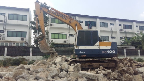 ขายแม็กโครKOMATSU  PC 120-5  รถสวยพร้อมใช้ เอกสารเล่มทะเบียน