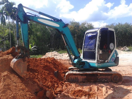 ขายรถแบคโฮ KOMATSU PC40-7 เอกสารอินวอย ราคา 400000