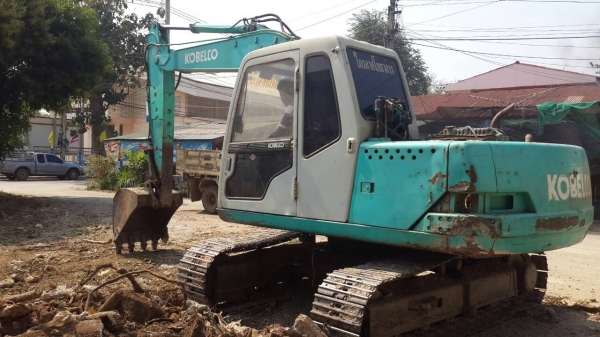 ขาย รถขุด แบคโฮ sk 100  950,000 บาท พร้อมใช้งาน ติดต่อ 0818877677