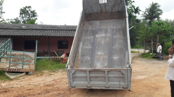 ขายรถบรรทุก 6 ล้อดัมพ์  ISUZU NKR 88 แรงม้าใส่เครื่อง 100 แรงม้าลงเล่ม ราคา 320000