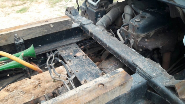 ขายรถบรรทุก 6 ล้อดัมพ์  ISUZU NKR 88 แรงม้าใส่เครื่อง 100 แรงม้าลงเล่ม ราคา 320000