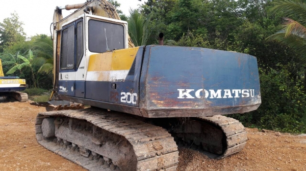 ขายรถแบคโฮ KOMATSU PC200-5 บูมอาร์มยาว กับ ชุดบูมอาร์มปกติให้ 2 ชุด ราคา 1000000