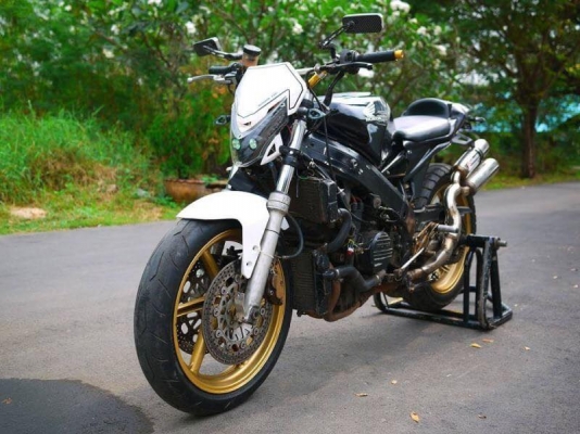 ขาย Honda VFR Nc30 พร้อมทะเบียนแท้ แต่งสตั้น เครื่องดีมากเดินเบาสนิท