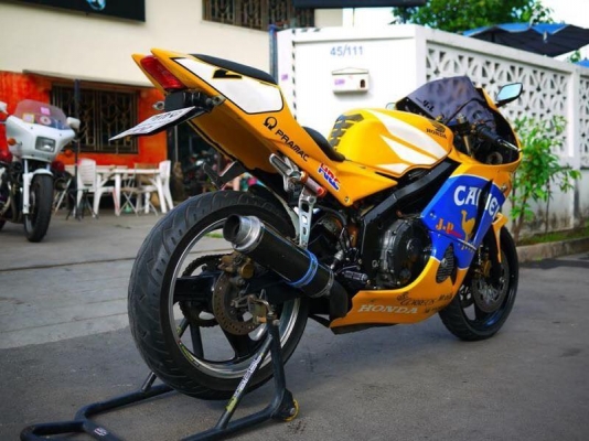 ขาย Honda Cbr400 พร้อมทะเบียนแท้ รถสวย เครื่องดีมาก อัตราการเร่งดีบิดติดมือแน่นอน ขาย Honda Cbr400 พร้อมทะเบียนแท้ รถสวย เครื่องดีมาก อัตราการเร่งดีบิดติดมือแน่นอน