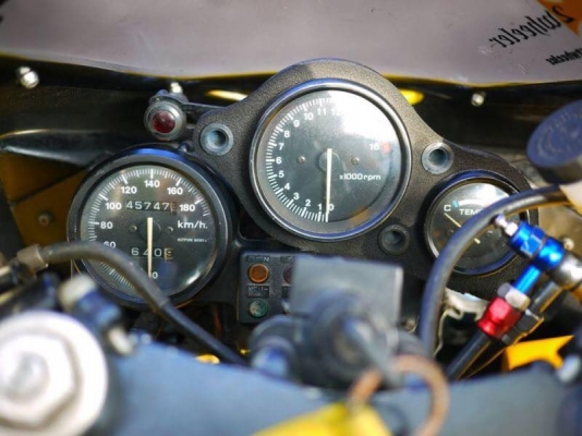 ขาย Honda Cbr400 พร้อมทะเบียนแท้ รถสวย เครื่องดีมาก อัตราการเร่งดีบิดติดมือแน่นอน ขาย Honda Cbr400 พร้อมทะเบียนแท้ รถสวย เครื่องดีมาก อัตราการเร่งดีบิดติดมือแน่นอน