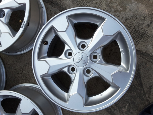 ล้อ mitsubishi ขอบ 15 ชุดล่ะ 5500