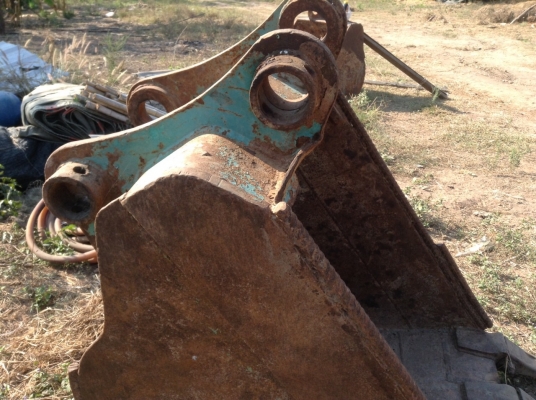 ขายบุ้งกี๋รถแมคโคร