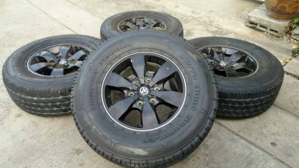 ล้อขอบ 16 6รู พร้อมยาง 265 70 16 ปี 11 ชุดล่ะ 5500