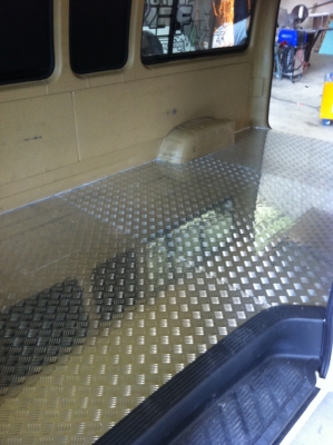 รับทำงาน กล่อง อลูมิเนียม ปูพื้นอลูมิเนียม ตามแบบทุกรุ่น