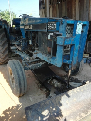 ขายรถไถ FORD 6640 อุปกรณ์ครบมีทะเบียนพร้อมใช้งาน