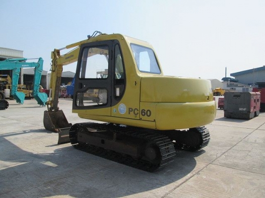 ขายรถขุด Komatsu  PC60-7 มือสองนำเข้าจากญี่ปุ่นแท้ สนใจตรวจสอบสภาพเครื่องจักรได้ที่แหลมฉบัง ชลบุรี