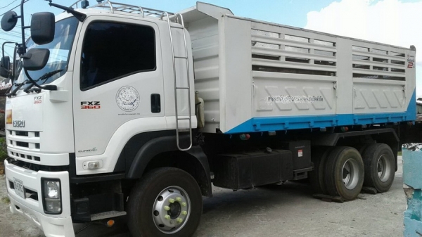 ขาย 10 ล้อ ISUZU 360 แรง ปี 56  มีประกันชั้น 1  ไมล์ 6 หมื่น