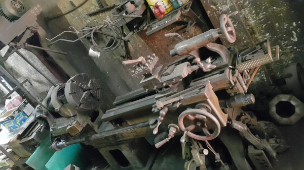 ขายกลึง6ฟุตเพลาเดียวมีสามจับสี่จับ3ขา2ขาราคาถูก