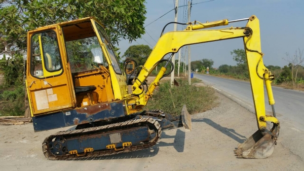 ขายด่วนรถเเม็คโคร KOMATSU PC30-1 รถนอกนำเข้ายังไม่เคยใช้งานเมืองไทยเลย