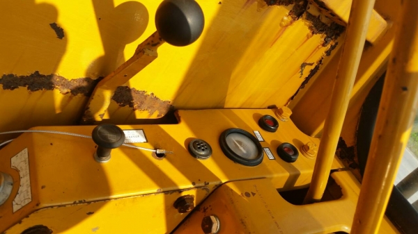 ขายด่วนรถเเม็คโคร KOMATSU PC30-1 รถนอกนำเข้ายังไม่เคยใช้งานเมืองไทยเลย