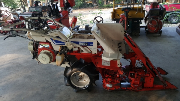 รถเกี่ยวข้าวดินตาม แบบมัด w - 6 รถเกี่ยวข้าวดินตาม แบบมัด w - 6