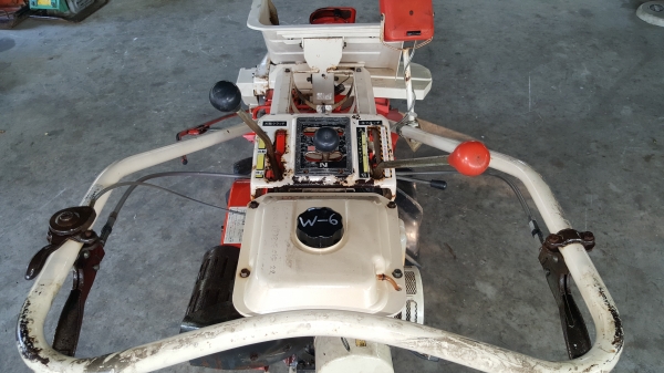 รถเกี่ยวข้าวดินตาม แบบมัด w - 6 รถเกี่ยวข้าวดินตาม แบบมัด w - 6