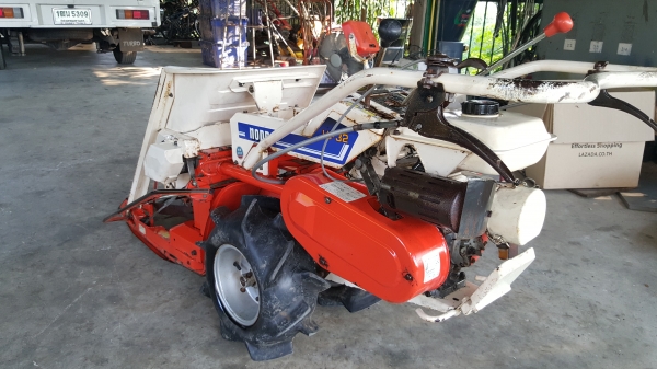 รถเกี่ยวข้าวดินตาม แบบมัด w - 6 รถเกี่ยวข้าวดินตาม แบบมัด w - 6