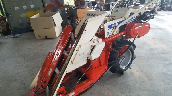 รถเกี่ยวข้าวดินตาม แบบมัด w - 6 รถเกี่ยวข้าวดินตาม แบบมัด w - 6