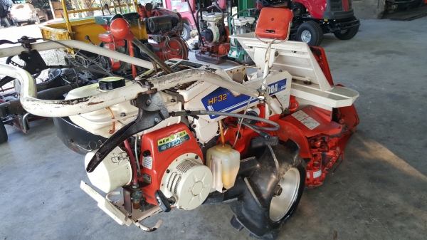 รถเกี่ยวข้าวดินตาม แบบมัด w - 6 รถเกี่ยวข้าวดินตาม แบบมัด w - 6