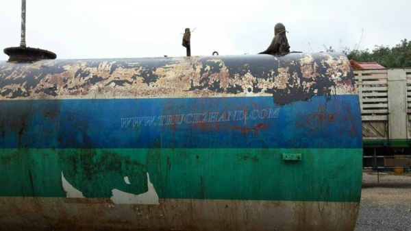 ถังน้ำมัน ขนาด 20,000 ลิตร  เป็นถังเหล็กหนา