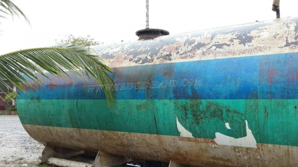 ถังน้ำมัน ขนาด 20,000 ลิตร  เป็นถังเหล็กหนา