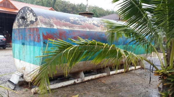 ถังน้ำมัน ขนาด 20,000 ลิตร  เป็นถังเหล็กหนา