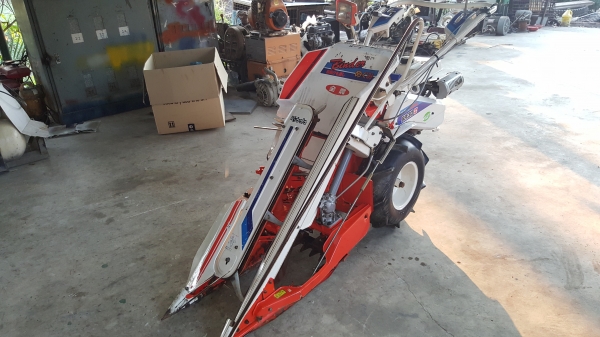 รถเกี่ยวข้าวดินตาม แบบมัด