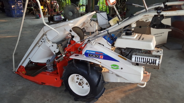 รถเกี่ยวข้าวดินตาม แบบมัด