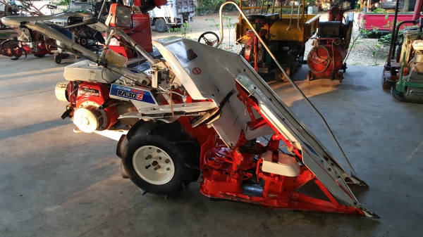 รถเกี่ยวข้าวดินตาม แบบมัด