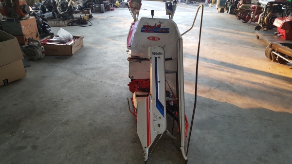 รถเกี่ยวข้าวดินตาม แบบมัด