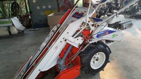 รถเกี่ยวข้าวดินตาม แบบมัด