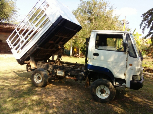 รถบรรทุกดั้ม 4 ล้อ 4WD