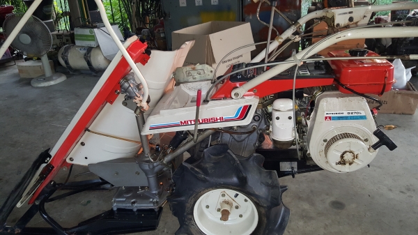 รถเกี่ยวข้าวดินตาม แบบมัด รหัสสินค้า W- 7