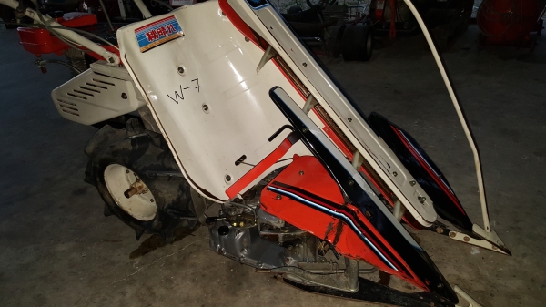 รถเกี่ยวข้าวดินตาม แบบมัด รหัสสินค้า W- 7