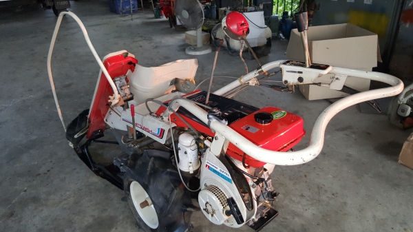 รถเกี่ยวข้าวดินตาม แบบมัด รหัสสินค้า W- 7