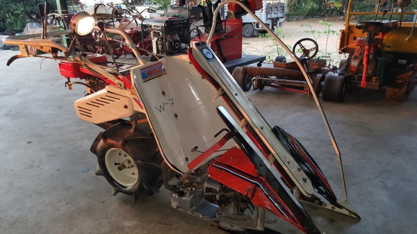 รถเกี่ยวข้าวดินตาม แบบมัด รหัสสินค้า W- 7