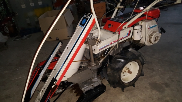 รถเกี่ยวข้าวดินตาม แบบมัด รหัสสินค้า W- 7