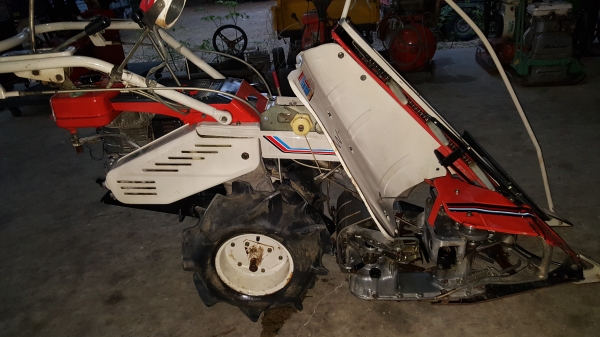 รถเกี่ยวข้าวดินตาม แบบมัด รหัสสินค้า W- 7