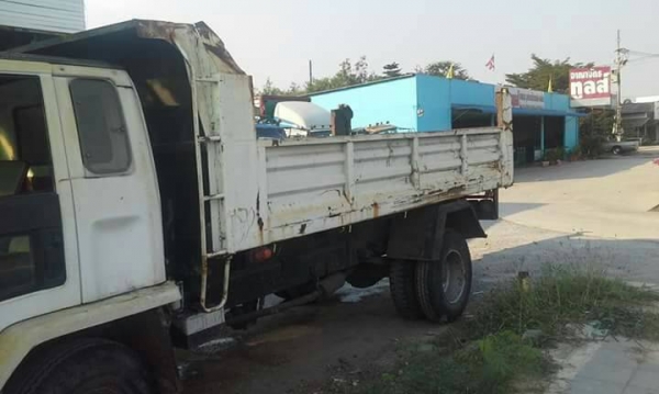 หกล้อ อีซูชุ FTR 165 ดั้ม สภาพดีเดิมๆ รถห้างแท้ เครืองดี ช่วงล่างใหญ่ ยาง900 พร้อมใช้ ทะเบียนพร้อมโอน