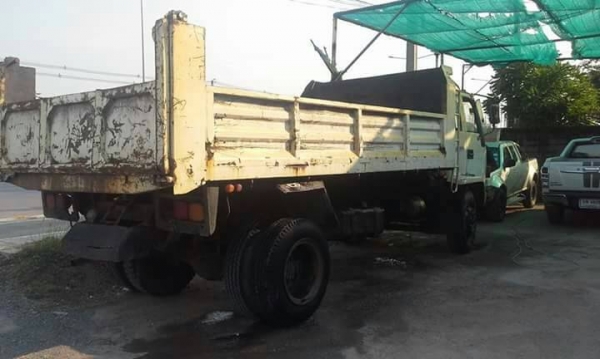 หกล้อ อีซูชุ FTR 165 ดั้ม สภาพดีเดิมๆ รถห้างแท้ เครืองดี ช่วงล่างใหญ่ ยาง900 พร้อมใช้ ทะเบียนพร้อมโอน