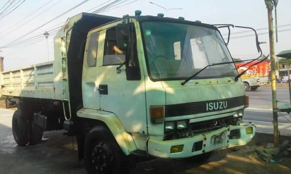 หกล้อ อีซูชุ FTR 165 ดั้ม สภาพดีเดิมๆ รถห้างแท้ เครืองดี ช่วงล่างใหญ่ ยาง900 พร้อมใช้ ทะเบียนพร้อมโอน