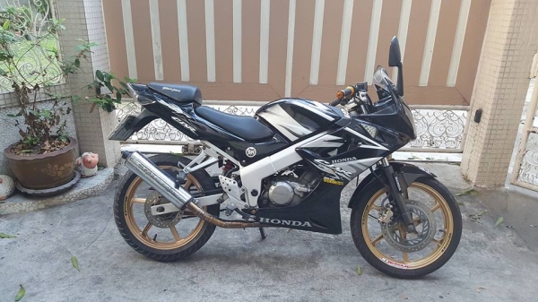 ขออนุญาติขาย HONDA CBR 150R สตาร์ทมือ ลายไฟ ฟรีค่าโอน ขออนุญาติขาย HONDA CBR 150R สตาร์ทมือ ลายไฟ ฟรีค่าโอน