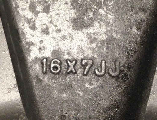 ล้อลาย AMG ขอบ16 สีเดิม ไม่มีซ่อม ราคาไม่แพง