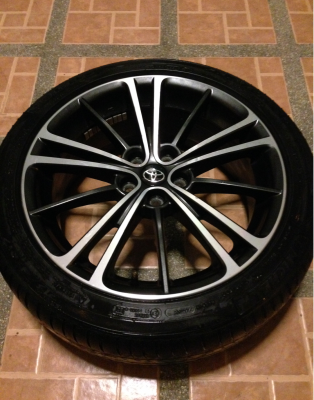 ล้อแท้ติดรถ TOYOTA FT86 ขอบ 17 พร้อมยาง 215 45 17 ปี12 จำนวน 2 วง ราคาไม่แพง